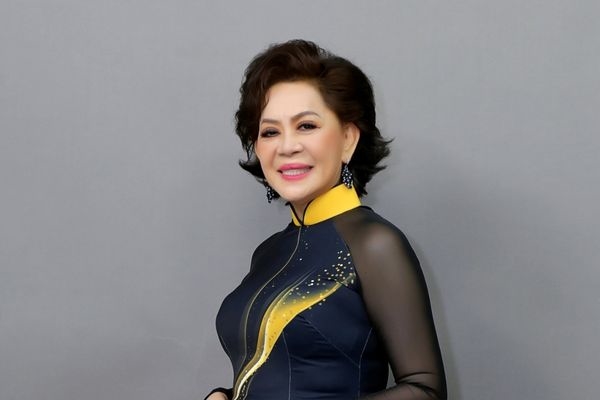 Danh ca Giao Linh ‘gục ngã’ khi chồng mất