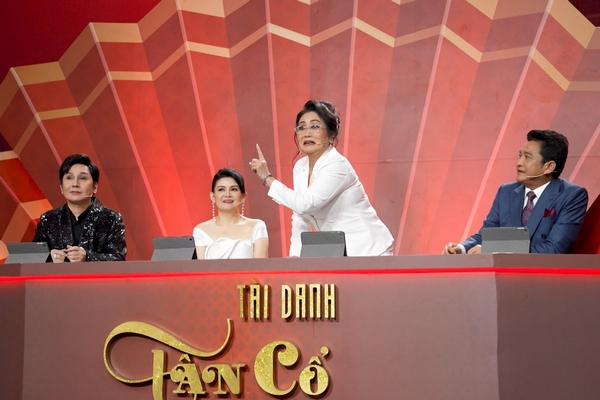 Dàn giám khảo hốt hoảng khi Thanh Hằng bùng lửa giận