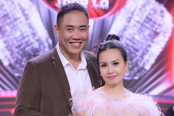 Cẩm Ly – Minh Vy: Chồng ‘soi lỗi’, vợ ‘bênh vực’ thí sinh bất chấp