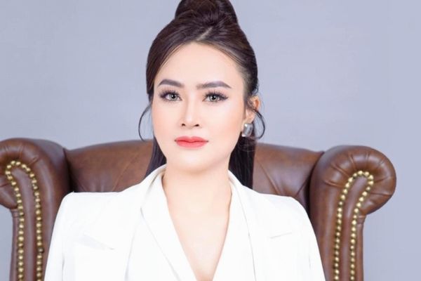 Người đẹp Liễu Nhung: ‘Tôi từng phải vay lãi cao để có tiền mua mì tôm, đổ xăng đi làm’