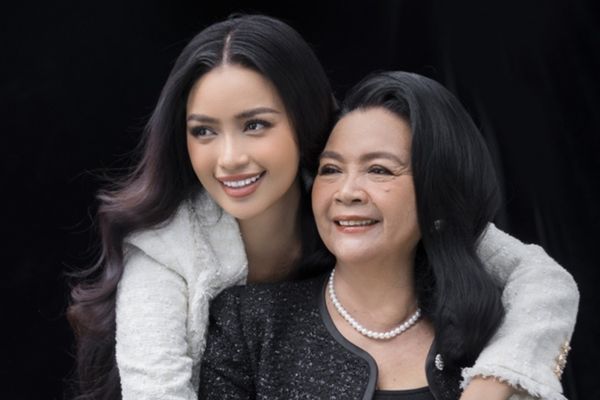 Ngọc Châu: ‘Lâu rồi, mẹ mới ‘trang trí’ xinh như vậy’