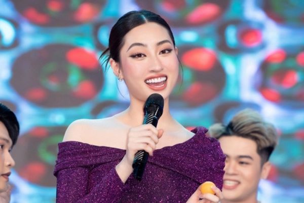 Lương Thùy Linh lần đầu hát lô tô