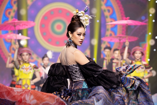 Tái xuất sàn diễn, Khánh Vân vẫn hừng hực thần thái rạng ngời