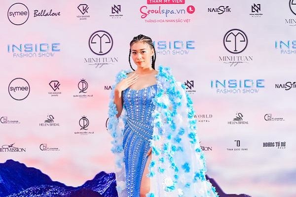 Nguyên Thảo lần đầu bước lên sàn runway, phản ứng của khán giả ra sao?