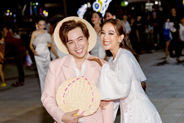 Nhà thiết kế Ivan Trần liên tục đạt thành tựu mới