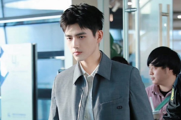 Trần Phi Vũ trở lại Cbiz sau scandal lộ ảnh nóng