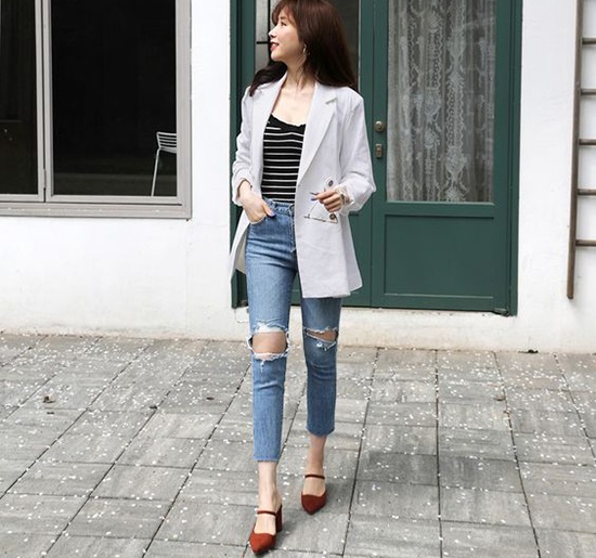 Quần Jeans ống lửng cuốn hút hơn khi được phối với các kiểu áo