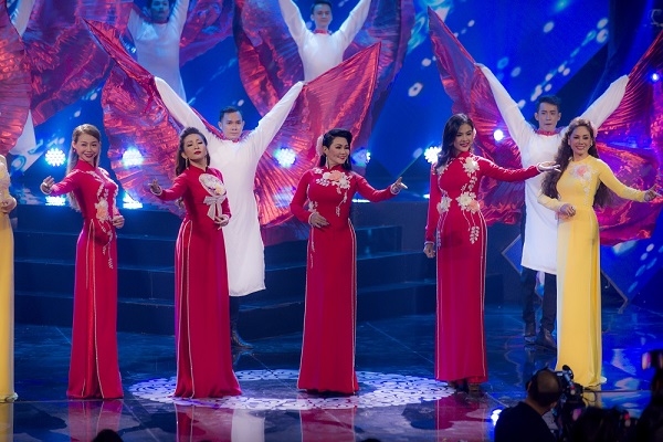 NSUT Ngọc Huyền, Vân Trang và Thanh Trúc nền nã với áo dài Việt