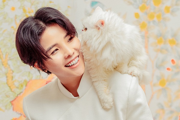 Bắt đầu năm chuột, Vũ Cát Tường lại tạo dáng với mèo cưng