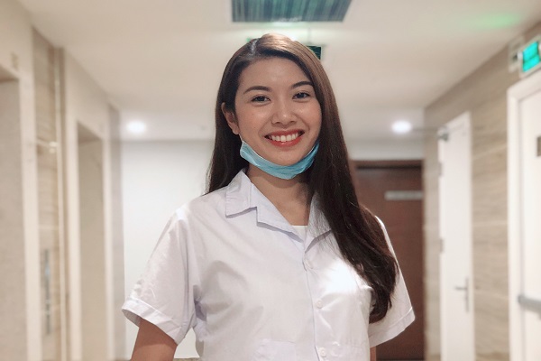 Á hậu Thúy Vân tự làm nước rửa tay khô tặng mọi người