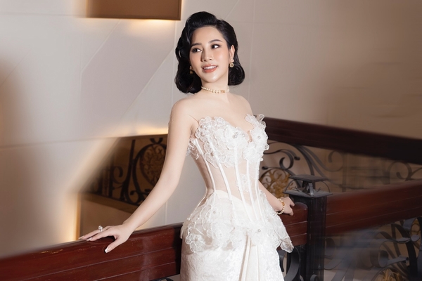 ‘Ngọc nữ bolero’ Tố My khoe ‘vòng eo con kiến’