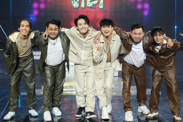 Dàn đội trưởng ‘Cười xuyên Việt 2022’ hành thí sinh ‘lên bờ xuống ruộng’