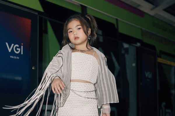 ‘Xỉu ngang xỉu dọc’ với thần thái ‘đỉnh cao’ của mẫu nhí Thanh Như