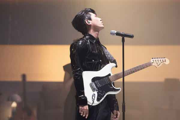 ‘Sướng tai, đã mắt’ trong 17 phút lạc vào ‘chiều không gian xám’ của GREY D