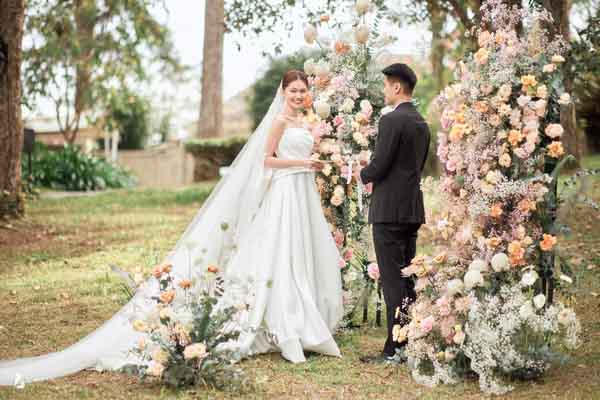 Á hậu Thùy Dung hé lộ khoảnh khắc đọc lời thề cực lãng mạn cùng chồng doanh nhân