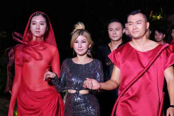 Mãn nhãn với bữa tiệc thời trang đầy màu sắc của NTK NOBCI