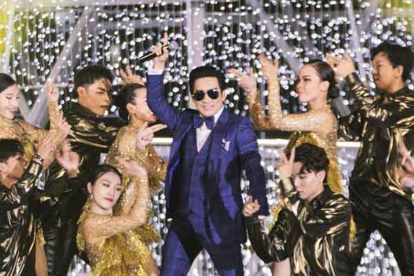 Vừa tiết lộ ‘có nhiều sổ đỏ’, Quang Hà ‘gây bão’ khi trình diễn tại HHVN