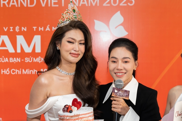 Thiên Ân bật khóc khi được tổ chức sinh nhật bất ngờ