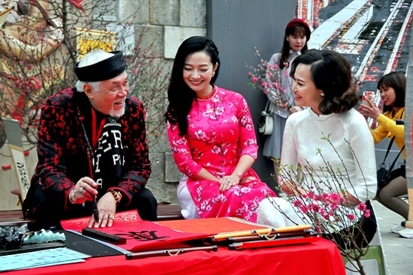 Tìm về với hương vị Tết truyền thống tại phố cổ