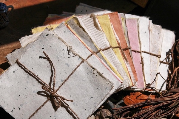 Nghệ thuật làm giấy dó độc đáo của người Mường