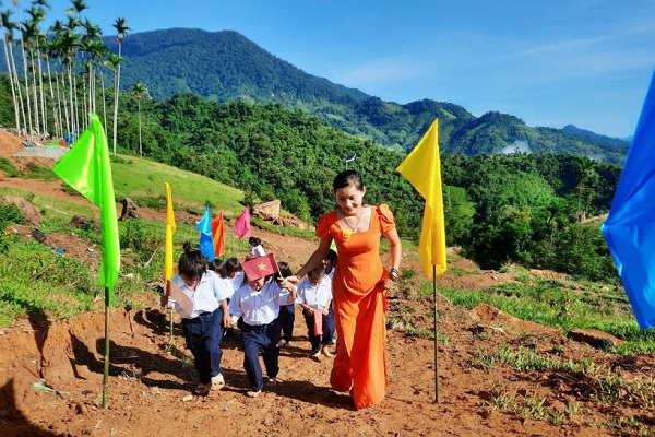 Lễ khai giảng đơn sơ tại trường vùng cao