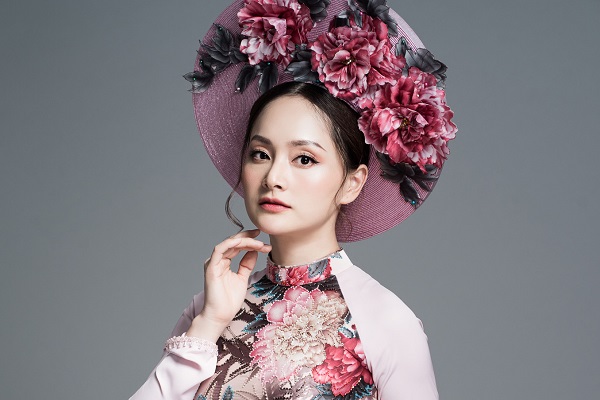 Lan Phương minh chứng câu nói: ‘Gái một con trông mòn con mắt’