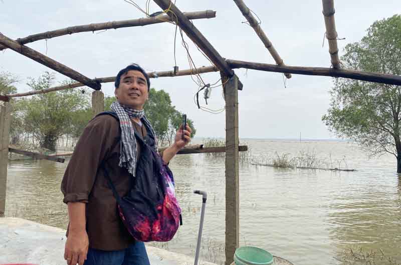 Quyền Linh xuyên bão mang gần 1,5 tỉ đồng đến với bà con Quảng Bình lần 2