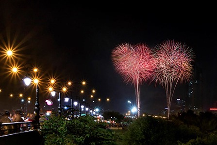 Quê hương là gì hở mẹ? Kỳ 62: Pháo hoa tuổi thơ