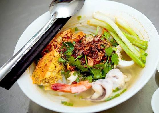 Cách nấu bánh canh hải sản thơm lừng mùi biển
