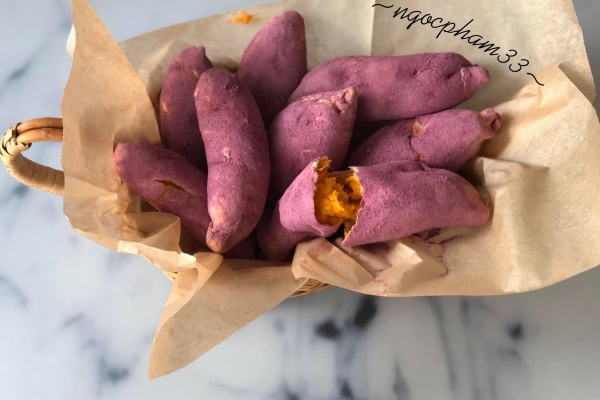 Cô gái trẻ bật mí công thức làm bánh mì hình khoai lang thú vị