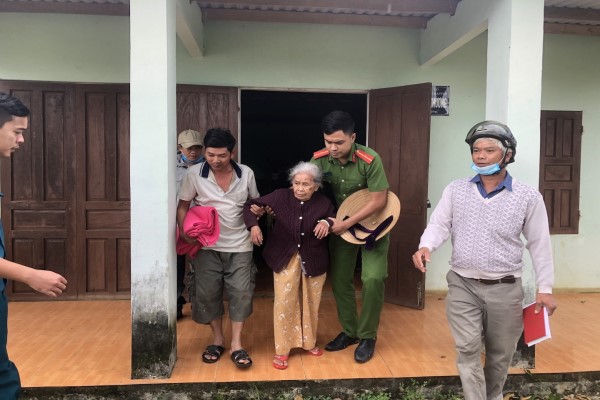 Bão số 13 chuẩn bị đổ bộ, Đà Nẵng sơ tán gần 100.000 người