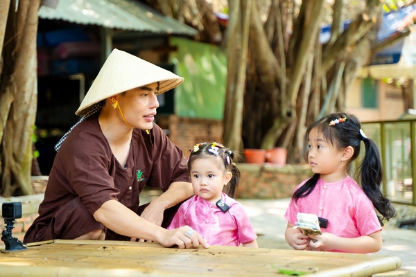 Dương Lâm dạy con xử lý khi gặp người lạ và cái kết