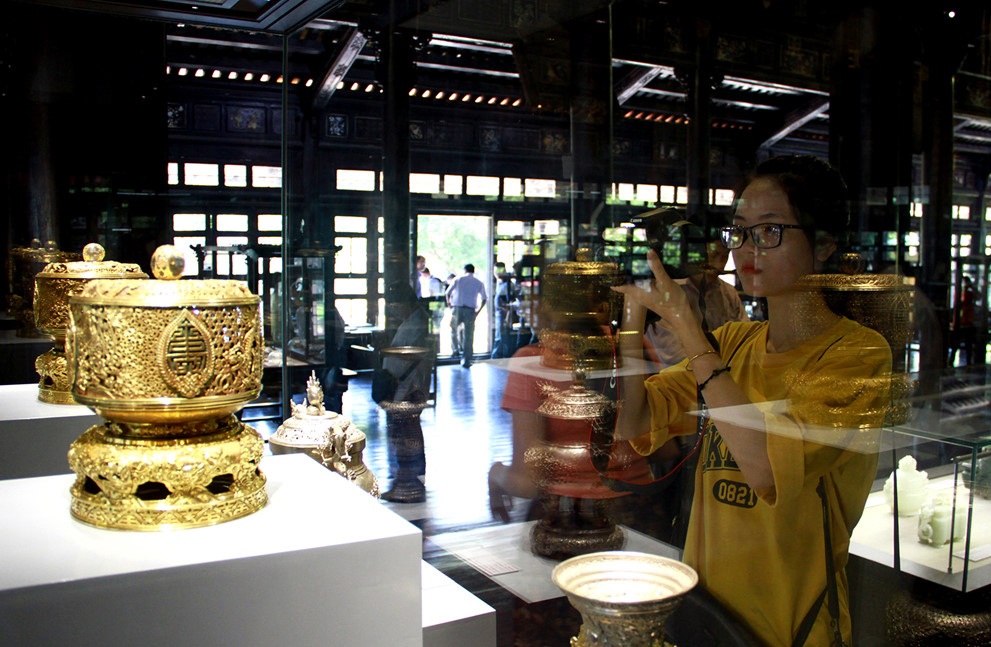 Chiêm ngưỡng bảo vật vô giá mang họa tiết rồng, phượng triều nhà Nguyễn