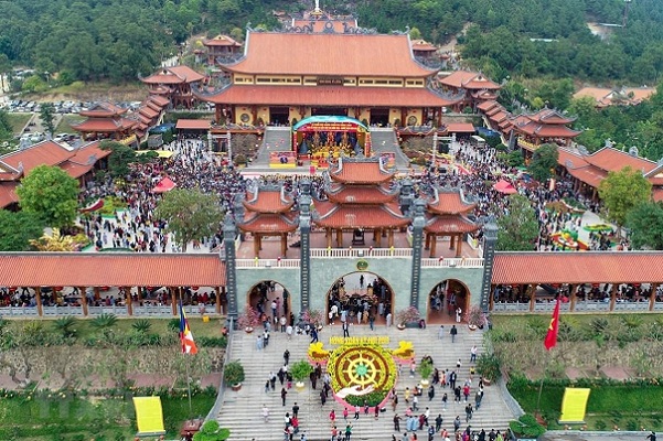 Câu chuyện tại chùa Ba Vàng: Đi ngược triết lý Phật giáo, đạo đức xã hội