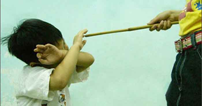 Bé gái 4 tuổi nghi do bị bạn của cha đánh tới mức tử vong