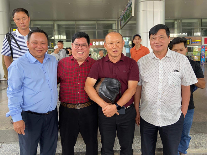 HLV Park Hang-seo và trợ lý Lee Young-jin, Kim Han-yoon lần đầu dự U.21 quốc tế