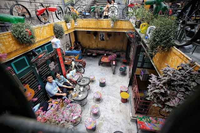 Quán cà phê độc đáo giữa lòng Hà Nội: Thổi hồn cho… rác!