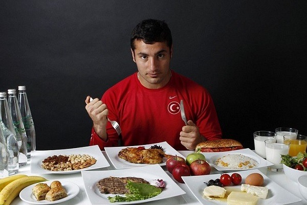 Chế độ dinh dưỡng đặc biệt của các cầu thủ bóng đá