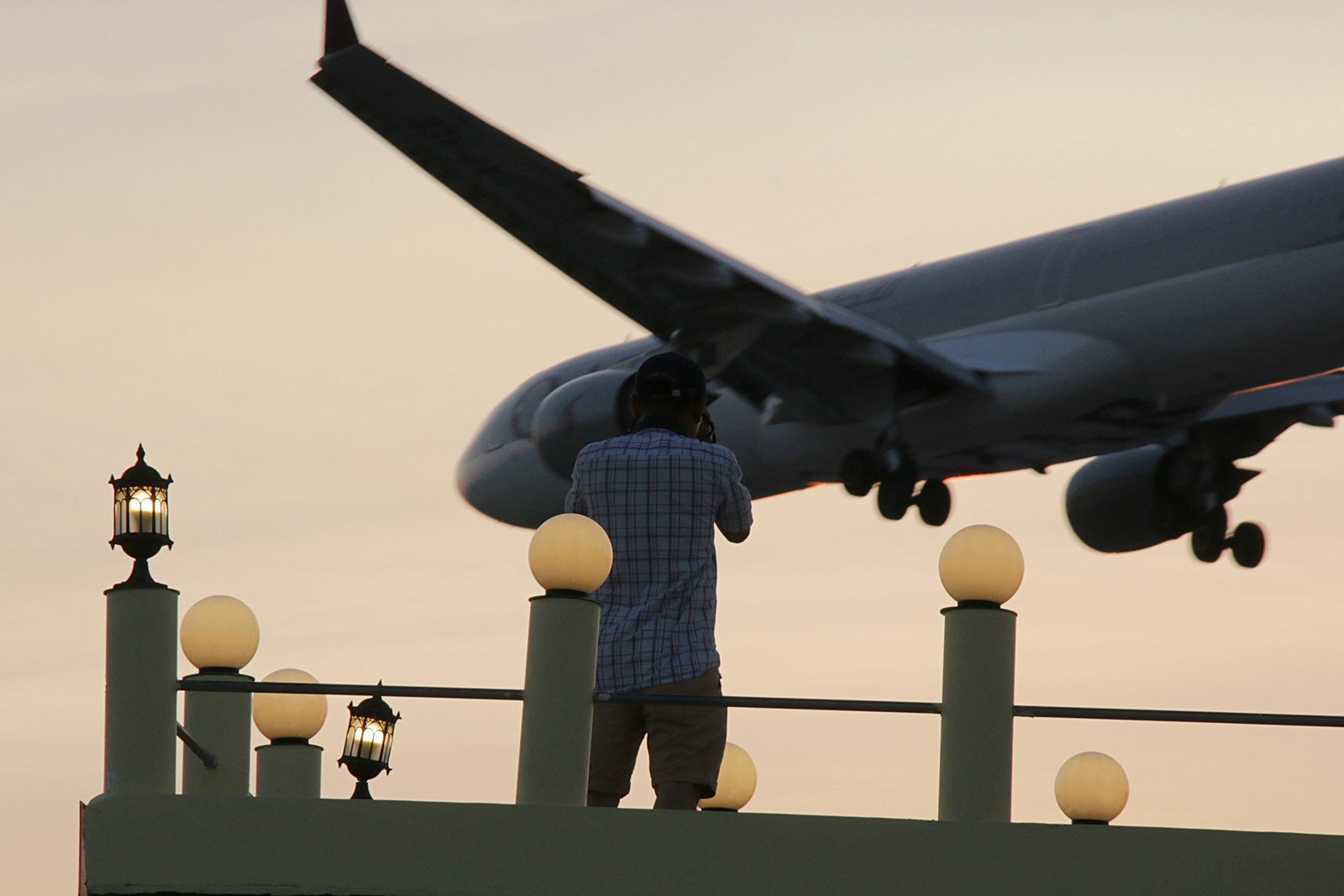 Người Sài Gòn sống cạnh những chú ‘chim sắt’ khổng lồ