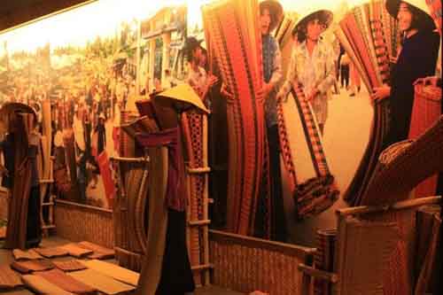 Tái hiện phiên chợ Chiếu đầy liêu trai nổi tiếng ở Đồng Tháp