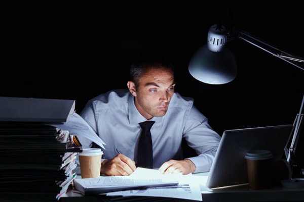 Chơi ngày, làm đêm có đang là xu hướng lao động hiện nay?