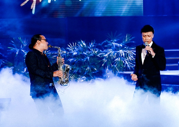 Cỏ Hồng – Ca sĩ Tuấn Ngọc