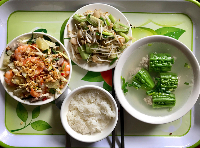 Cô nàng độc thân chăm chỉ nấu ăn khiến nhiều chàng trai phát thèm