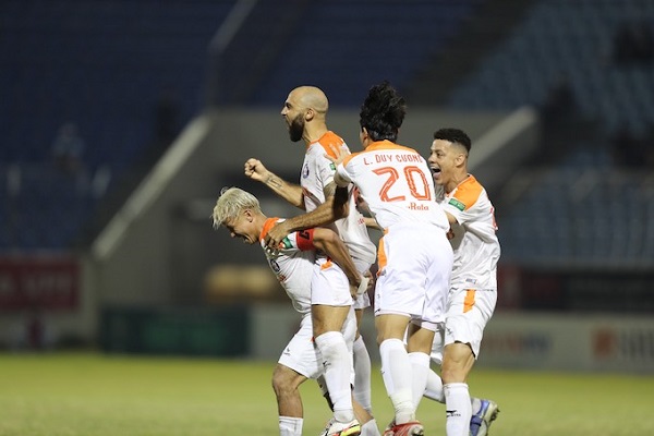 Thắng Sài Gòn, SHB Đà Nẵng nắm chắc cơ hội trụ hạng thành công