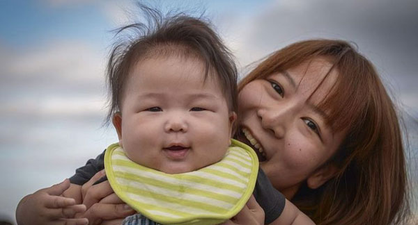 Vợ cho con bú sữa mẹ hoàn toàn, chồng Nhật trả công hậu hĩnh