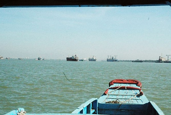 Đi đò ở Sài Gòn