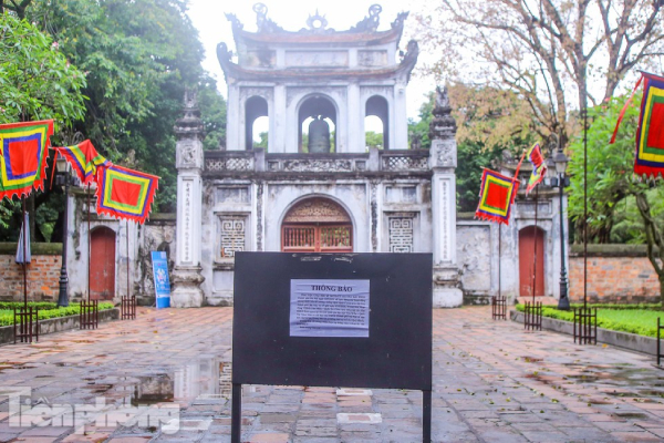 Hầu hết các di tích, đền chùa ở Hà Nội lại ‘cửa đóng’ vì COVID-19