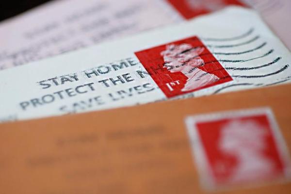 Chuyên gia dịch tễ Mỹ cảnh báo: Nước Anh lạc quan quá sớm