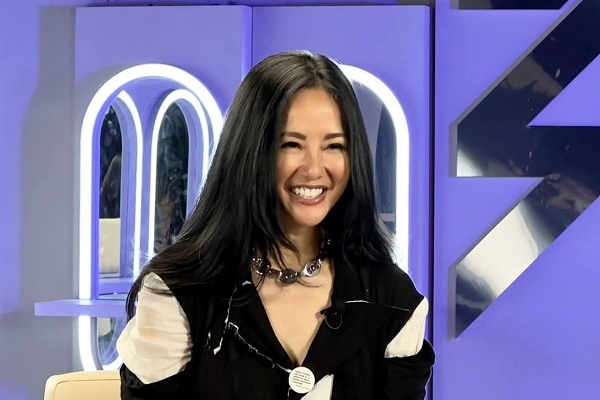 Diva Hồng Nhung lên tiếng về hành động ‘gác chân lên bảng’: Nếu được làm lại, tôi sẽ không làm thế!