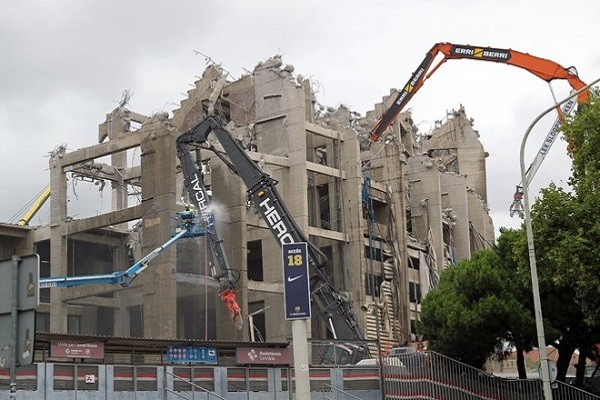 Sân bóng huyền thoại Nou Camp hóa thành ‘đóng đổ nát’ trong quá trình nâng cấp